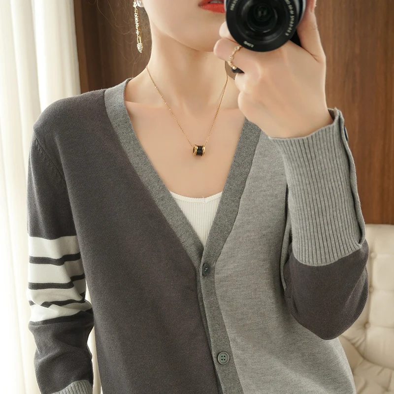New V-neck Cotton Cardigan College Style Striped Jacket Strickjacken Jerseys Para Mujeres Sweaters Women Moda Mujer 2025
New V-neck Cotton Cardigan College Style Striped Jacket Strickjacken Jerseys Para Mujeres Sweaters Women Moda Mujer 2025