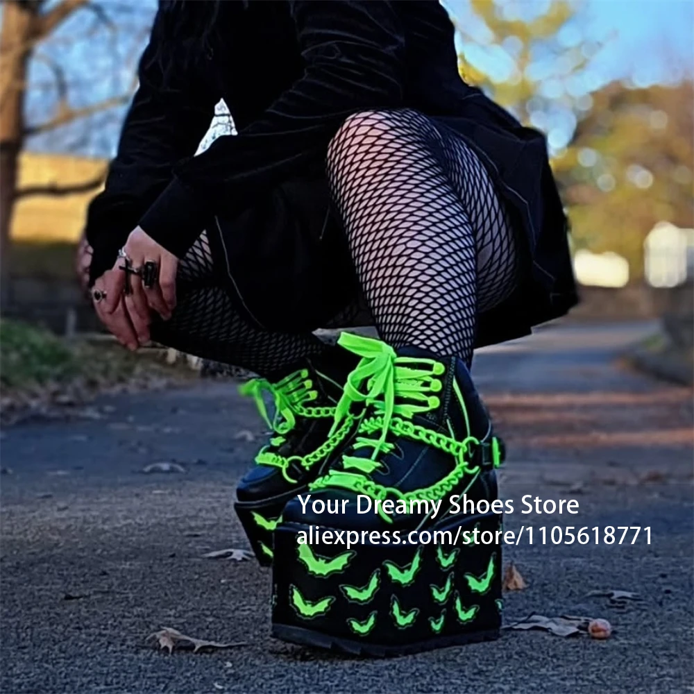 Goth Bat Print Chain Decor Chunky Boots High Top Platform Ankle Boots Lace Up Round Toe Punk Y2K Club Streetwear Fashion Booties
Goth Bat Print Chain Decor Chunky Boots High Top Platform Ankle Boots Lace Up Round Toe Punk Y2K Club Streetwear Fashion Booties