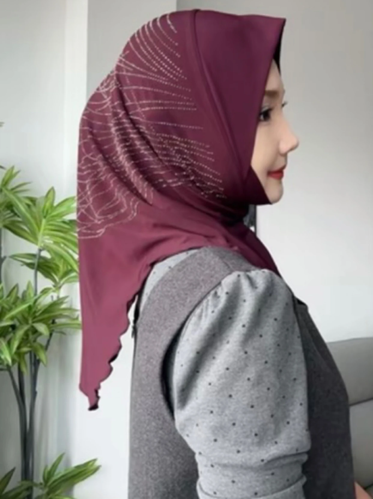 Простая повседневная мягкая мусульманская шляпа для девочек-мусульманского хиджаба с блестящим чехлом
Простая повседневная мягкая мусульманская шляпа для девочек-мусульманского хиджаба с блестящим чехлом