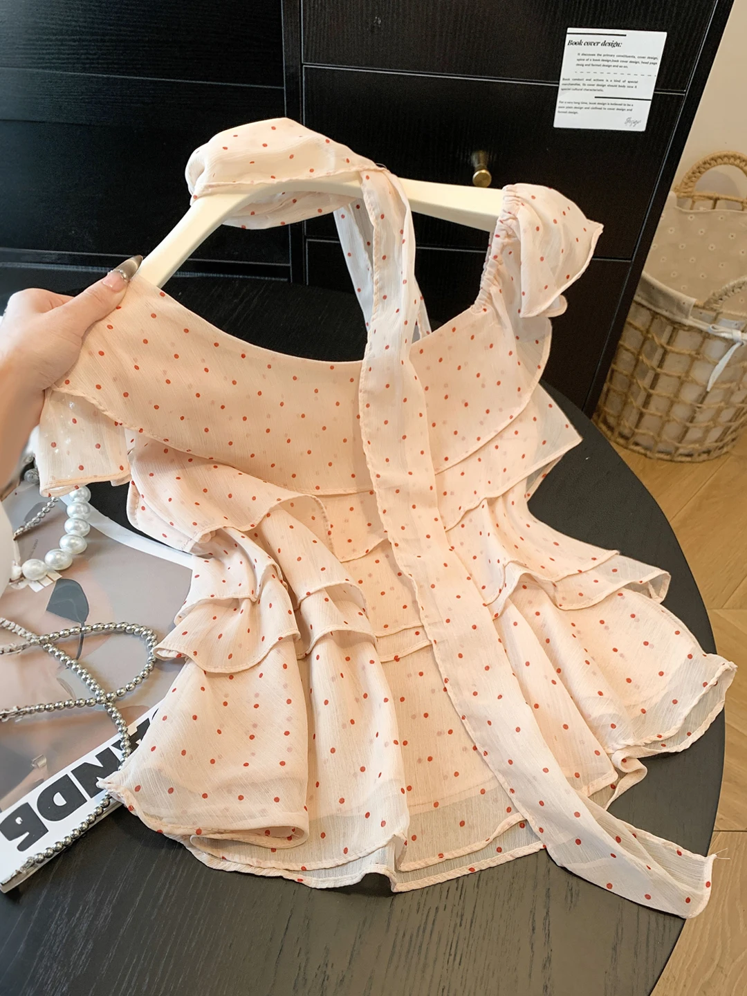 Women's Polka Dot Shirt Summer Korean Style Slim Fit Fly Sleeve Chiffon Neck Hanging Design Breathable Casual Fashion Top
Women's Polka Dot Shirt Summer Korean Style Slim Fit Fly Sleeve Chiffon Neck Hanging Design Breathable Casual Fashion Top