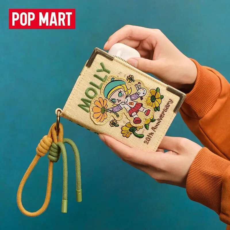 POPMART MOLLY 20th Anniversary Scenery Along The Way Series Commemorative Album Mini Bag Blind Box Cute and Interesting Gift
POPMART MOLLY 20th Anniversary Scenery Along The Way Series Commemorative Album Mini Bag Blind Box Cute and Interesting Gift