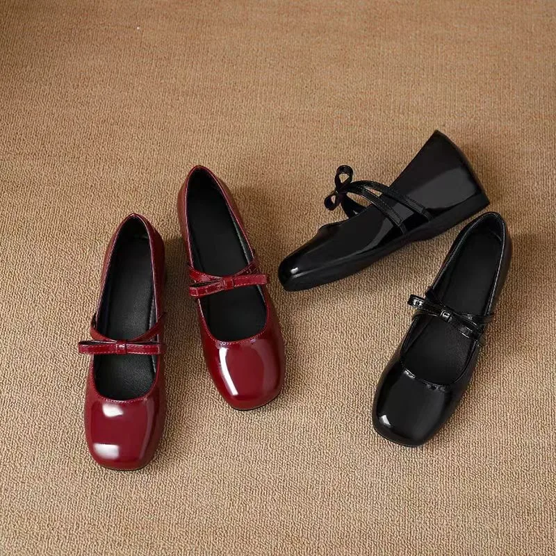 Bow-decorated sandals, women's square toe set, flat closure, new spring style for girls, low heel, black, comfortable
Bow-decorated sandals, women's square toe set, flat closure, new spring style for girls, low heel, black, comfortable