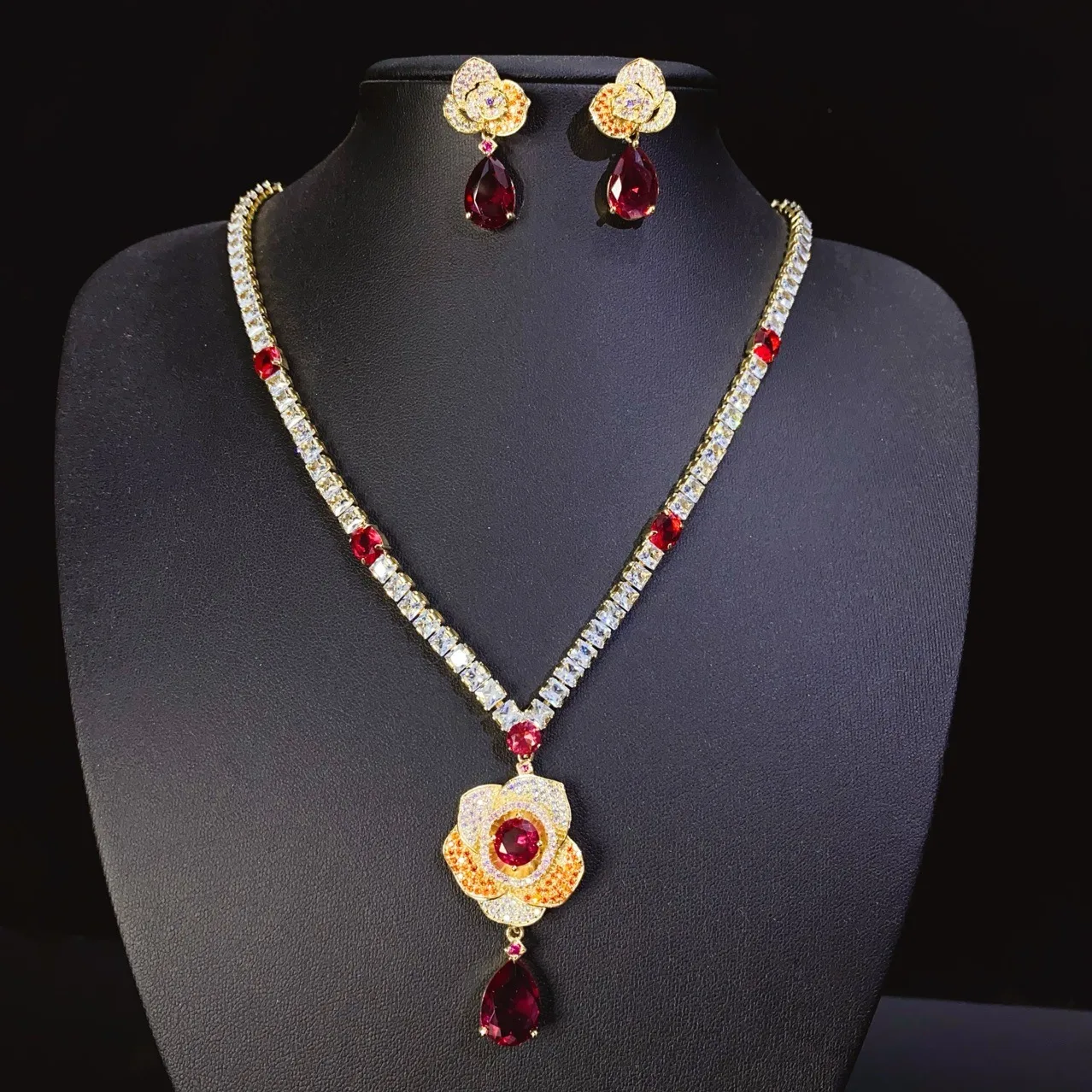 Red Flower Cubic Zirconia Dubai Bridal Jewelry Sets For Women 2pcs Necklace Earrings Wedding Party Accessories
Red Flower Cubic Zirconia Dubai Bridal Jewelry Sets For Women 2pcs Necklace Earrings Wedding Party Accessories