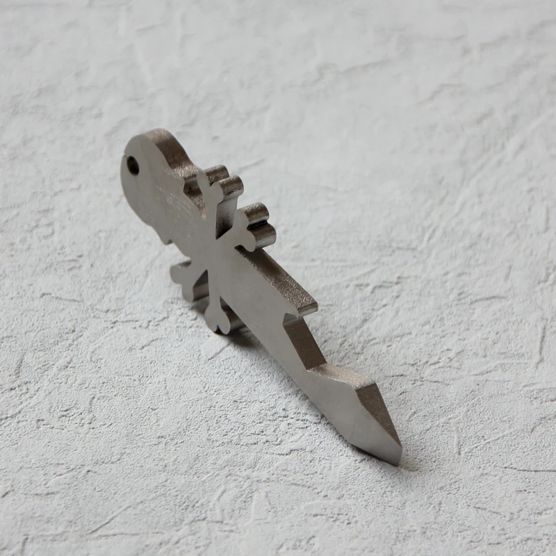 Mini Titanium Prybar Keychain Tactical EDC Carry-on Pocket Outdoor Multi-function Tool Skull Keychain Screwdriver Crowbar
Mini Titanium Prybar Keychain Tactical EDC Carry-on Pocket Outdoor Multi-function Tool Skull Keychain Screwdriver Crowbar