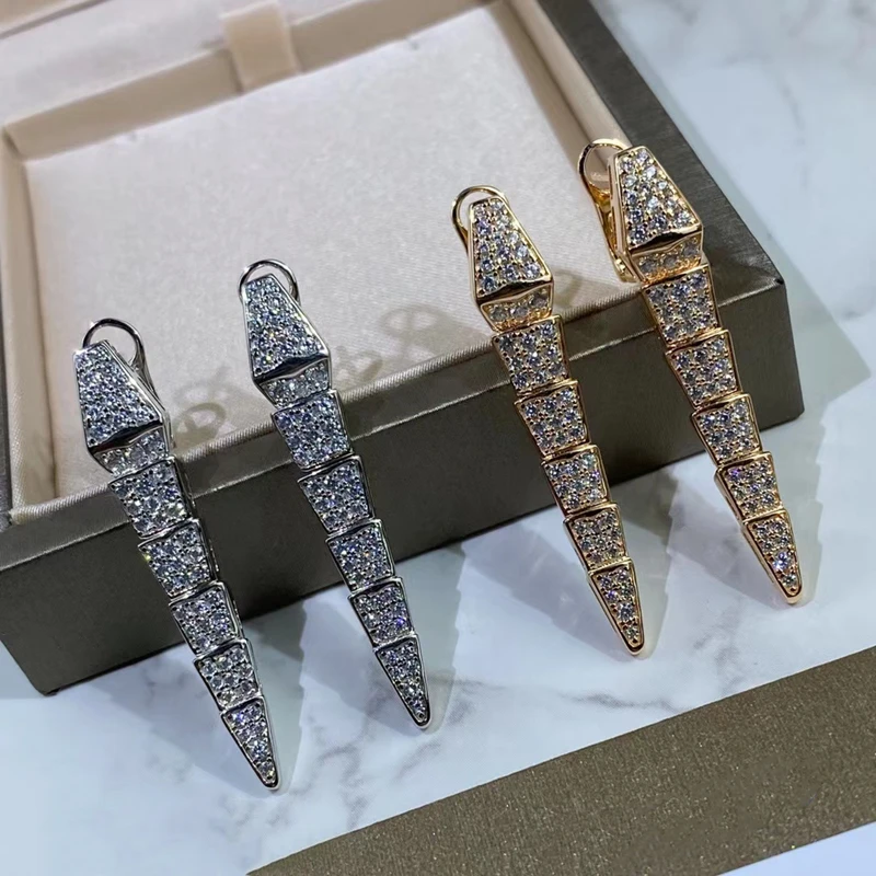 Original Design Sparkling Zircon Swinging Mechanism Snake Earnail Women's Fashion Jewelry Festival Gift
Original Design Sparkling Zircon Swinging Mechanism Snake Earnail Women's Fashion Jewelry Festival Gift