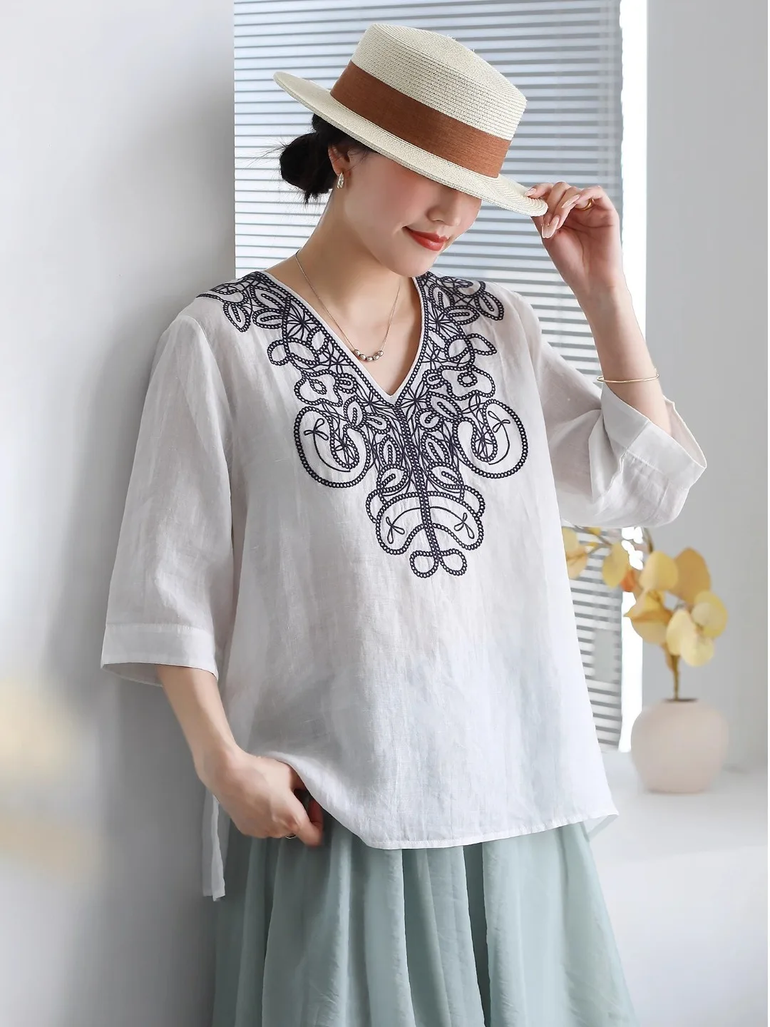 Embroidered Cotton Linen Casual Loose Women's irt V-Ne Summer 2025 Slimming Seven-Quarter Sve Vintage Sle Top
Embroidered Cotton Linen Casual Loose Women's irt V-Ne Summer 2025 Slimming Seven-Quarter Sve Vintage Sle Top