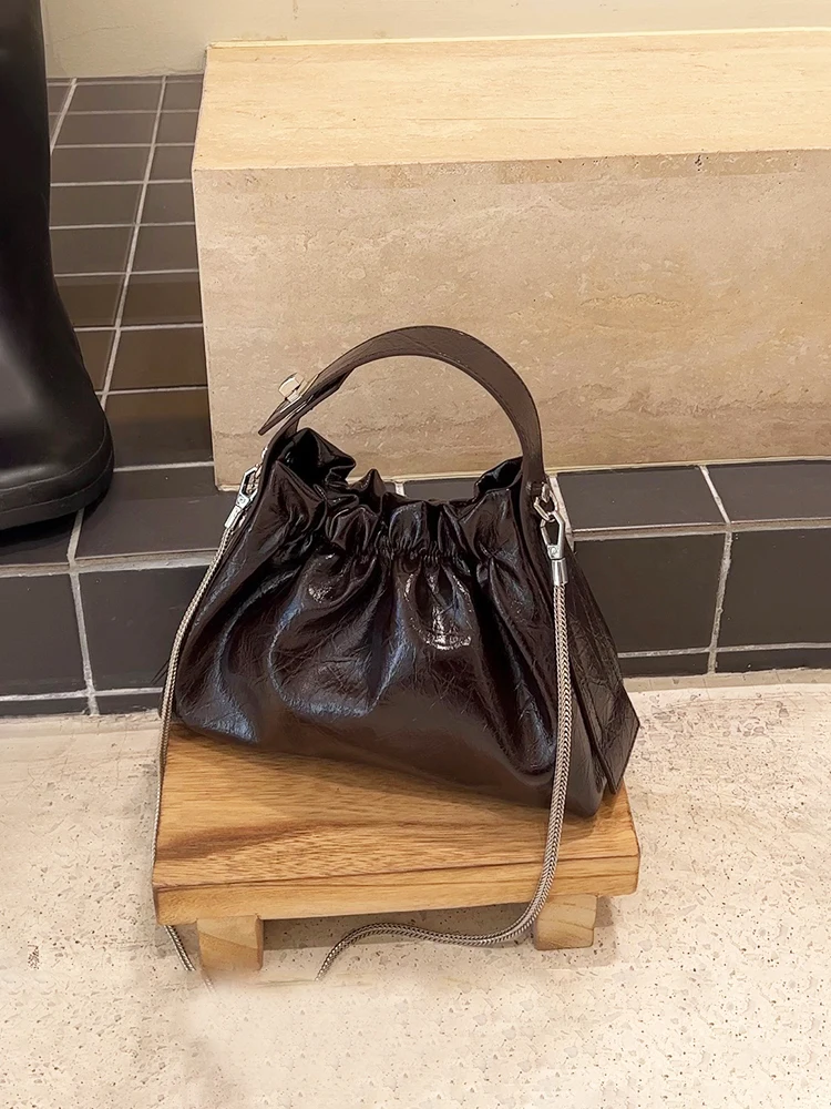 Hong Kong Fonck Cloud Design Pleated Women's Handbag Oil Wax Leather Crossbody Bag Dumpling Shape British Style Fashion Bag
Hong Kong Fonck Cloud Design Pleated Women's Handbag Oil Wax Leather Crossbody Bag Dumpling Shape British Style Fashion Bag