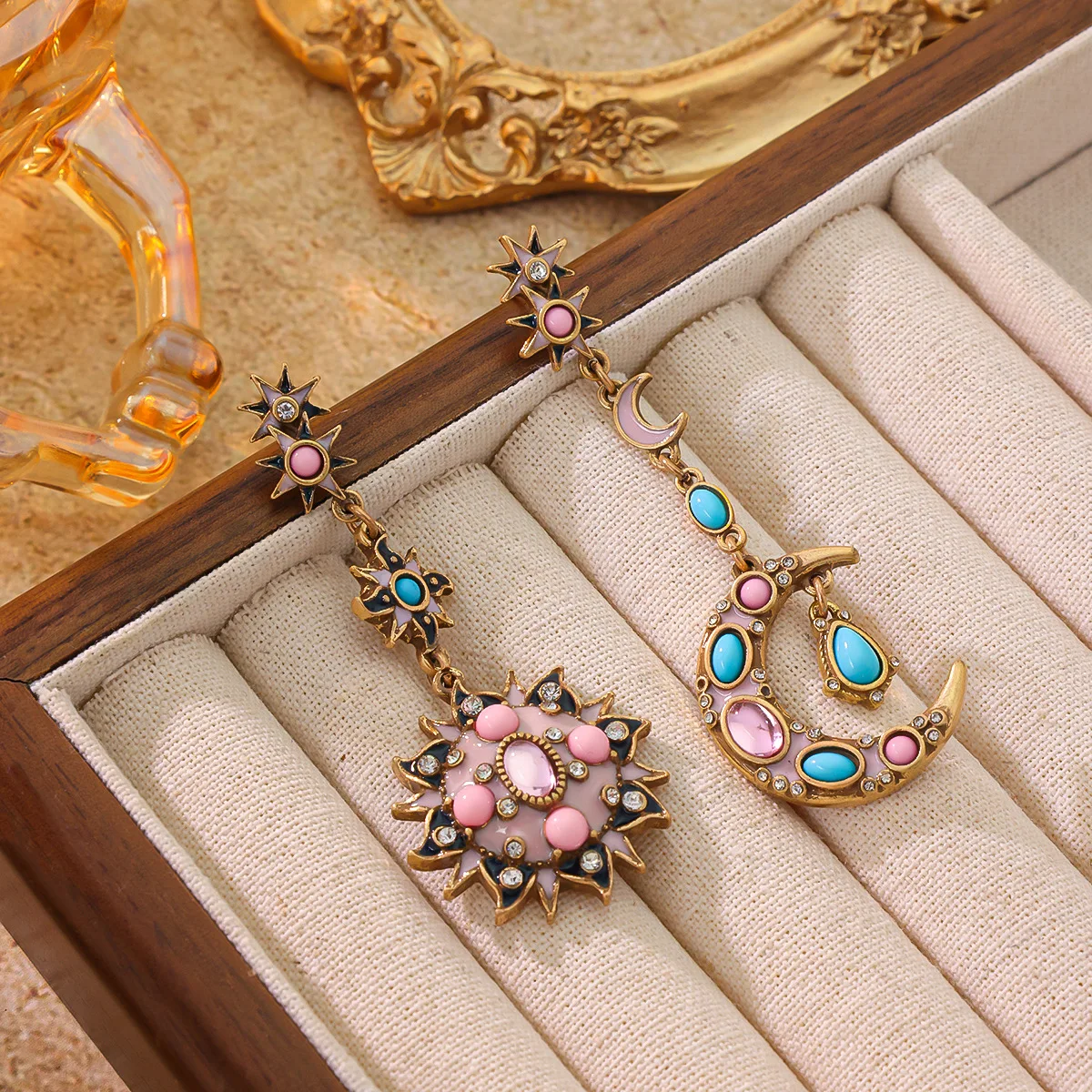 Креативные винтажные асимметричные длинные серьги, модные простые серьги-гвоздики с камнем «кошачий глаз», Солнце и Луна, нерегулярные серьги-гвоздики
Креативные винтажные асимметричные длинные серьги, модные простые серьги-гвоздики с камнем «кошачий глаз», Солнце и Луна, нерегулярные серьги-гвоздики