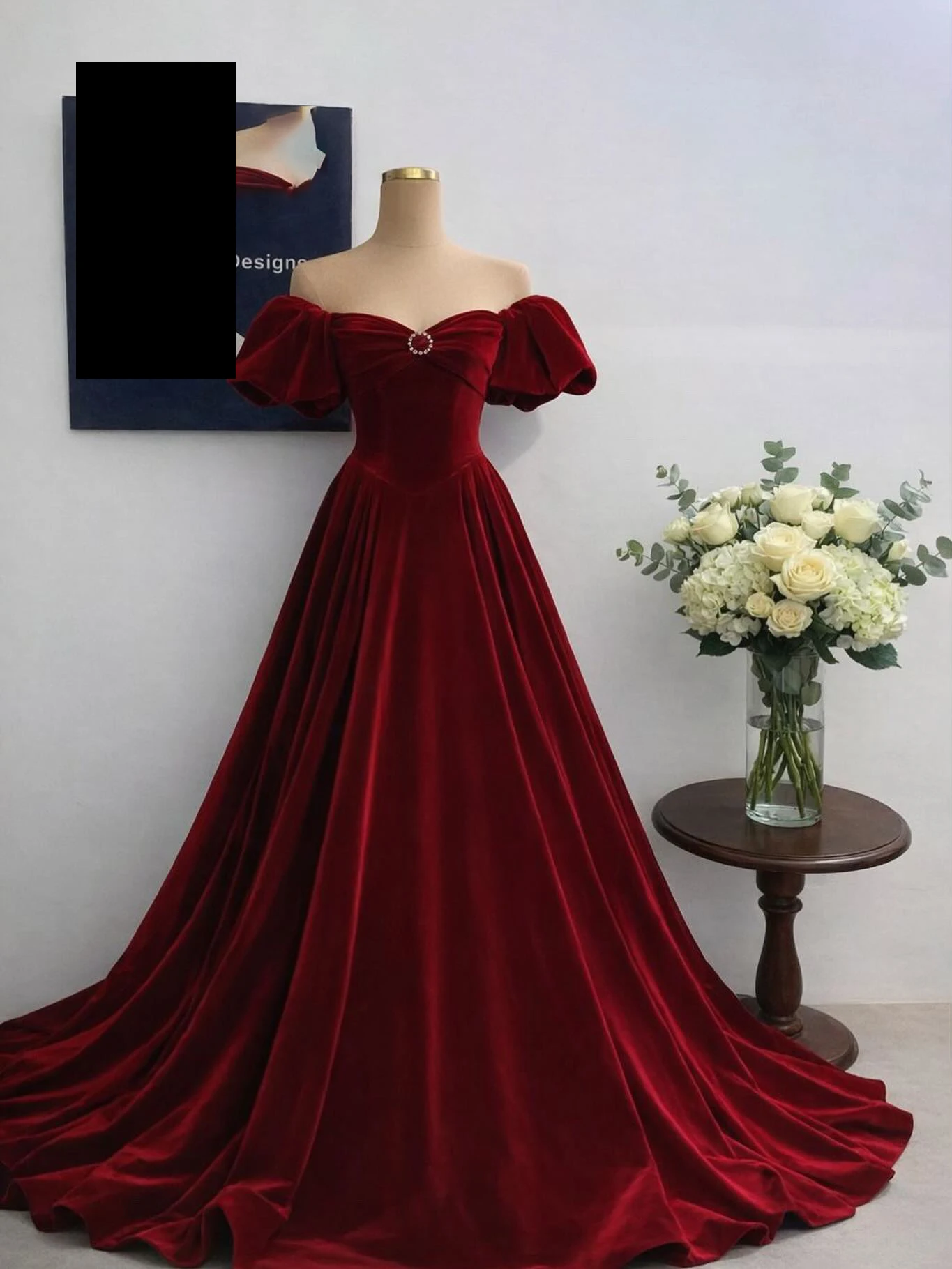 Custom Made Burgundy Off Shoulder Velet Ball Gown Bridal Evening Dress Floor Length Backless Prom Party Dress Vestidos de novia
Custom Made Burgundy Off Shoulder Velet Ball Gown Bridal Evening Dress Floor Length Backless Prom Party Dress Vestidos de novia
