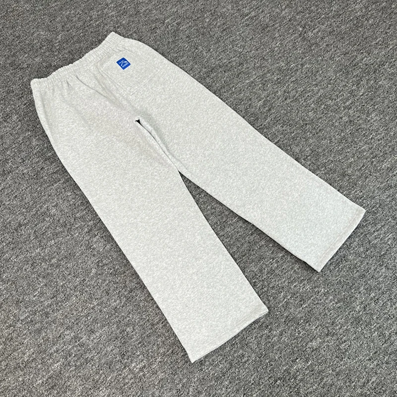 Американские уличные трендовые спортивные штаны AKIMBO, осенне-зимние мужские высококачественные простые флисовые повседневные брюки с принтом
Американские уличные трендовые спортивные штаны AKIMBO, осенне-зимние мужские высококачественные простые флисовые повседневные брюки с принтом