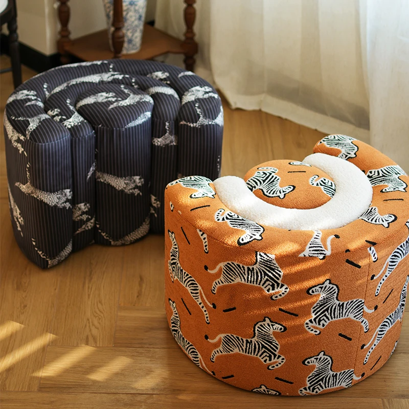 Internet celebrity shoe stool, living room creative small stool, door advanced single pedal pedal cream wind makeup
Internet celebrity shoe stool, living room creative small stool, door advanced single pedal pedal cream wind makeup