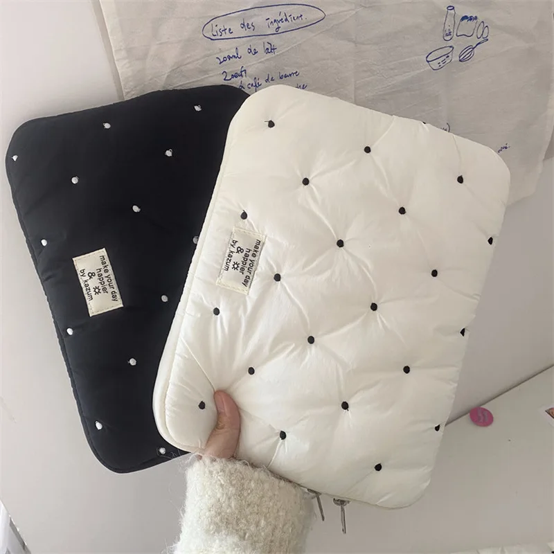 Korean Tablet Bag Inner Bag New Embroidered Dot 11/13/15 Inch Laptop Storage Bag For Women Portable Soft Storage Bag
Korean Tablet Bag Inner Bag New Embroidered Dot 11/13/15 Inch Laptop Storage Bag For Women Portable Soft Storage Bag