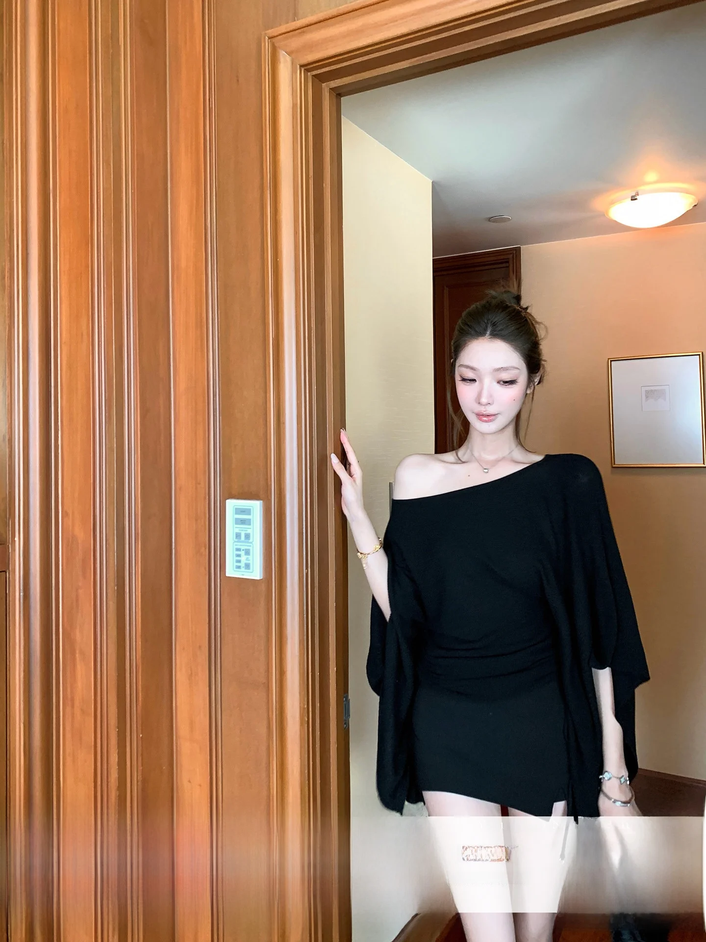 YOLI Zhang Yuli Greenland Island Black Wool Knitted Sweater Women's Spring Simple Versatile Slimming Shoulder Slope Top
YOLI Zhang Yuli Greenland Island Black Wool Knitted Sweater Women's Spring Simple Versatile Slimming Shoulder Slope Top