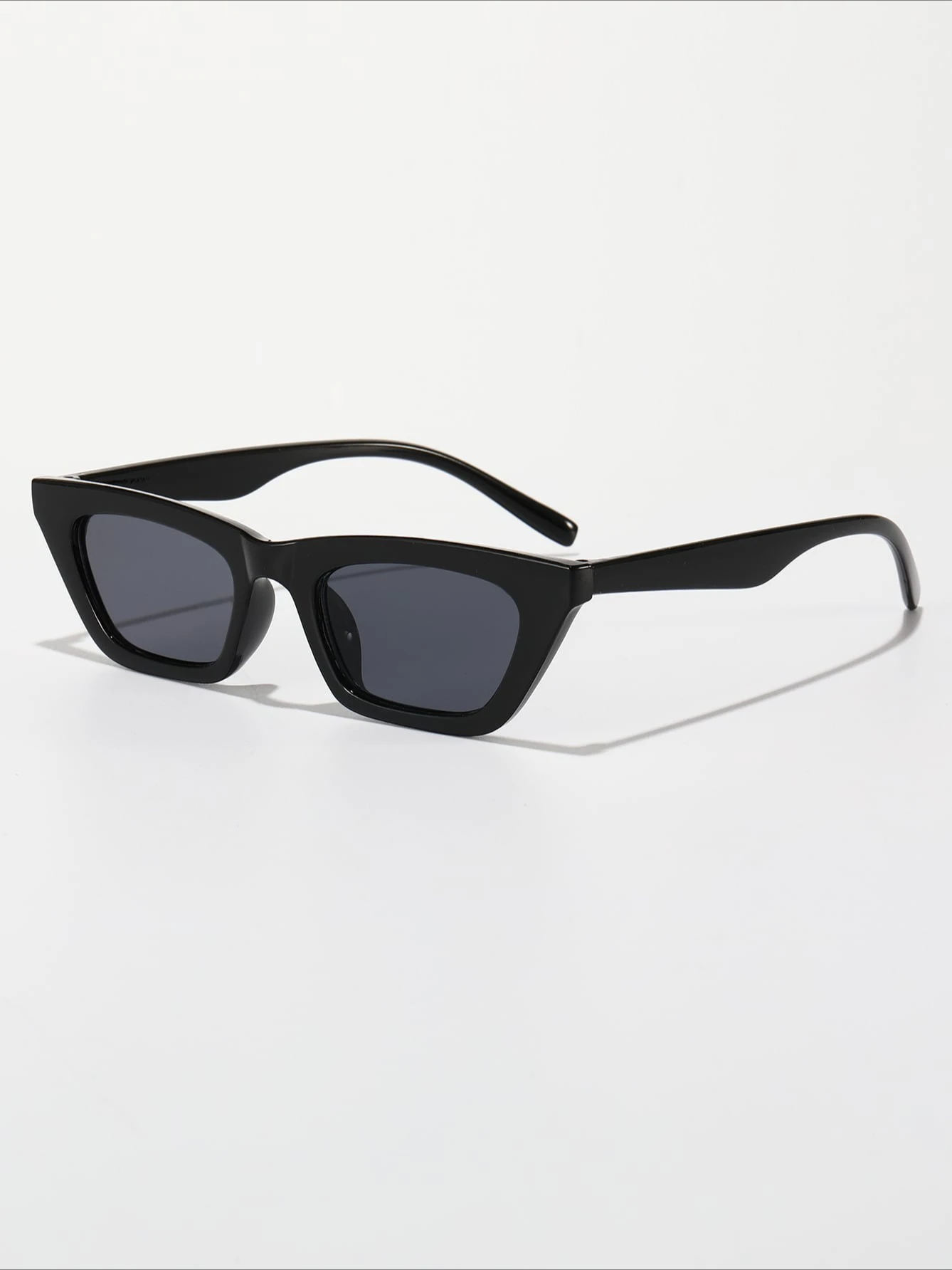 Unisex large-frame retro square sunglasses, available in multiple colors, suitable for vacations and daily commuting.
Unisex large-frame retro square sunglasses, available in multiple colors, suitable for vacations and daily commuting.