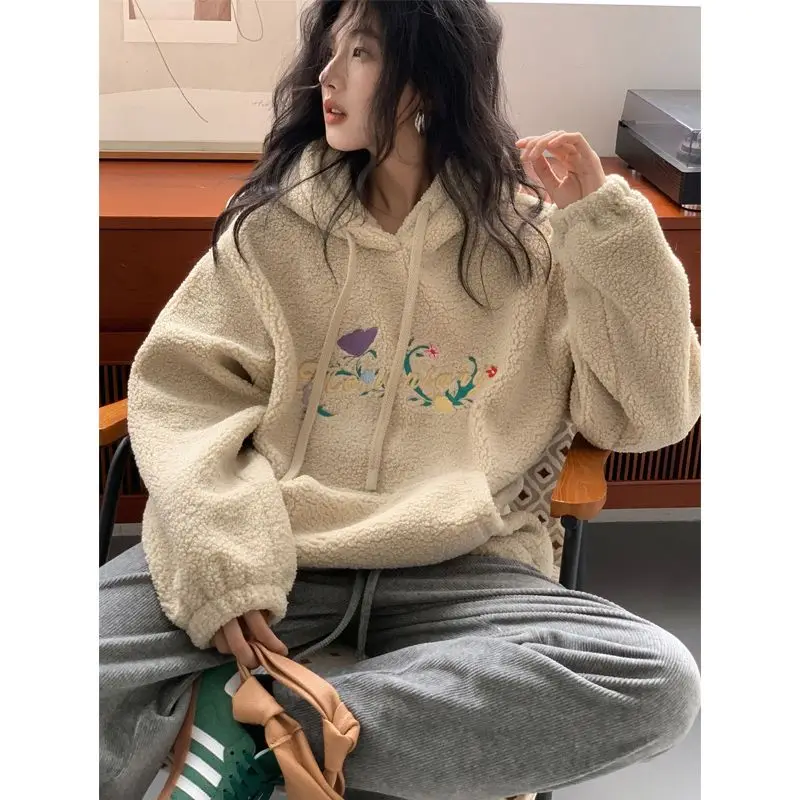 Apricot embroidered sherpa sweatshirt for women, new Korean style design, versatile loose velvet sweater top, trendy y2k tops
Apricot embroidered sherpa sweatshirt for women, new Korean style design, versatile loose velvet sweater top, trendy y2k tops