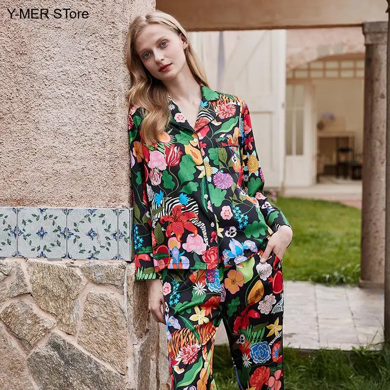 Ladies Animal Stripe Printed Satin Sleepwear Lapel Collar Long Sleeve Loose Soft Silk Home Clothes Two Piece Suit
Ladies Animal Stripe Printed Satin Sleepwear Lapel Collar Long Sleeve Loose Soft Silk Home Clothes Two Piece Suit