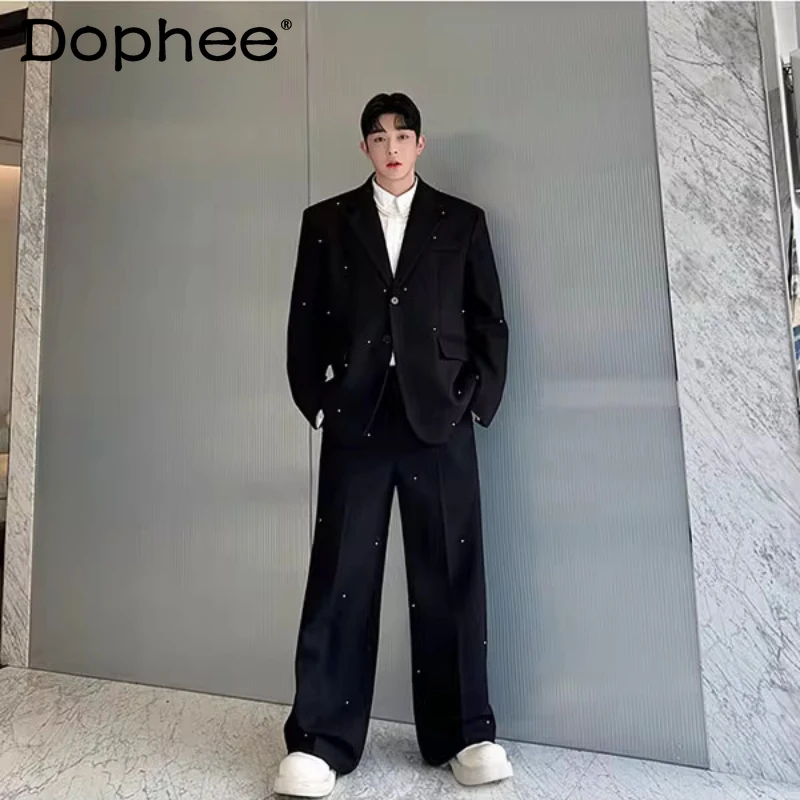 2025 Men's Autumn Winter New Small Fragrant Handmade Beaded Decoration Elegant Comfort Thin Suit Jackets Men's Long Pants Sets
2025 Men's Autumn Winter New Small Fragrant Handmade Beaded Decoration Elegant Comfort Thin Suit Jackets Men's Long Pants Sets