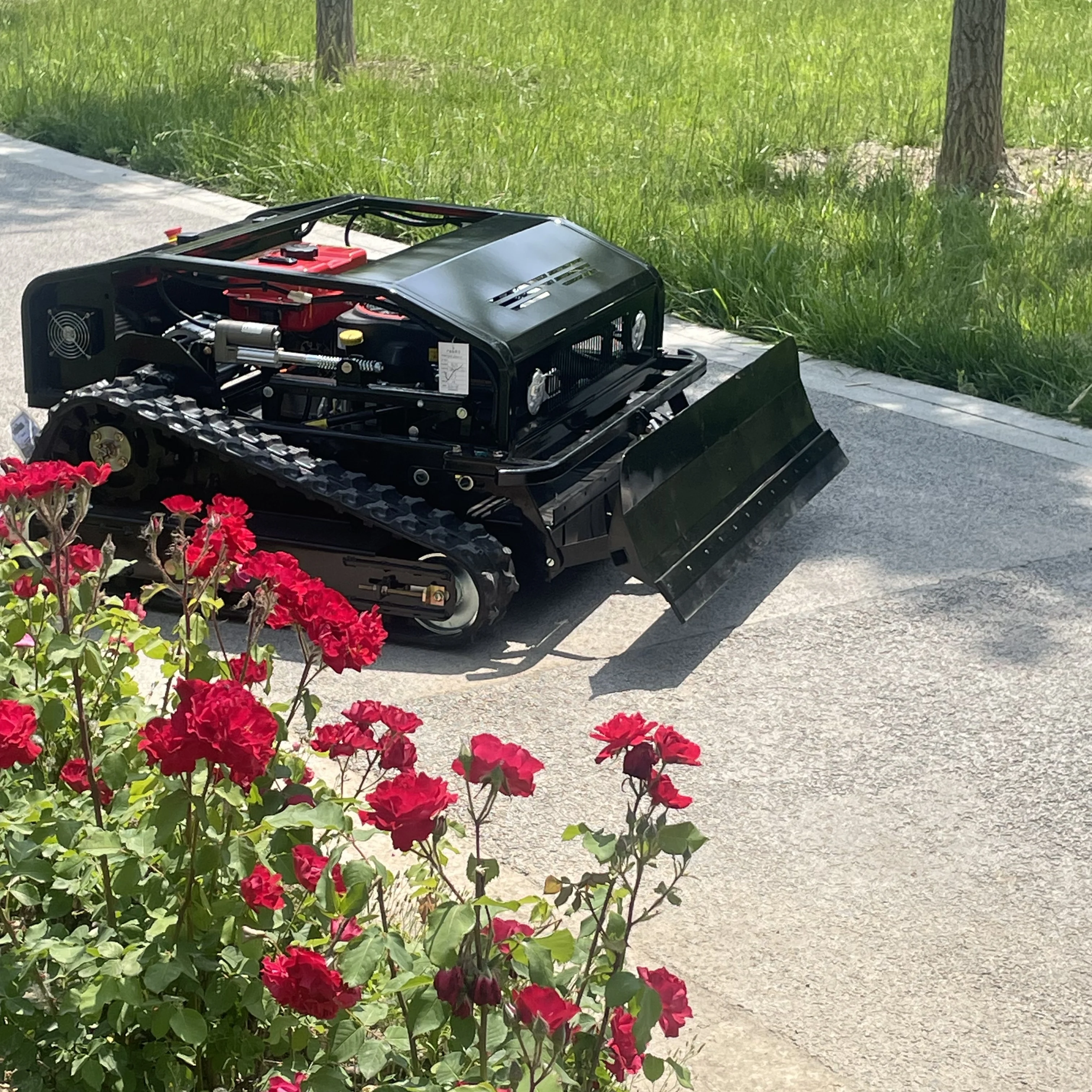 CE Approved Intelligent Robot Lawn Mower Remote Control Low Noise Portable Garden Mower Multifunctional With Snow Shovel Attachm
CE Approved Intelligent Robot Lawn Mower Remote Control Low Noise Portable Garden Mower Multifunctional With Snow Shovel Attachm