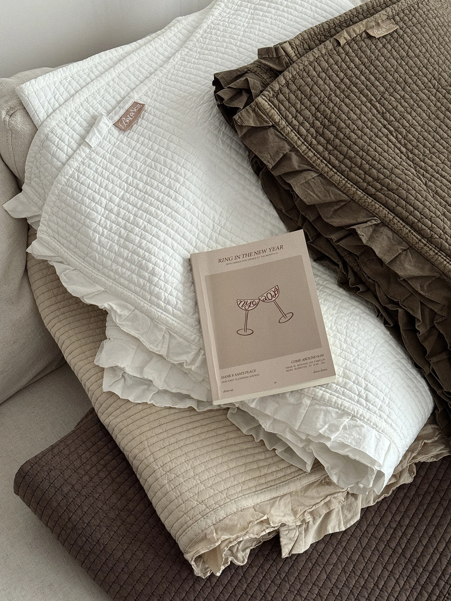 Thickened Pure Cotton Bedding Set Sand Wash Double-Sided Quilted Blanket Single Person Bed Cover Korean Style Home Textile
Thickened Pure Cotton Bedding Set Sand Wash Double-Sided Quilted Blanket Single Person Bed Cover Korean Style Home Textile