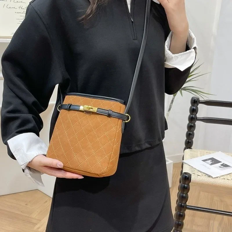 Elegant Casual Designer Diaper Bag For Women Chic Crossbody Handbag Simple Leather Retro Shoulder Tote And Messenger Purse
Elegant Casual Designer Diaper Bag For Women Chic Crossbody Handbag Simple Leather Retro Shoulder Tote And Messenger Purse