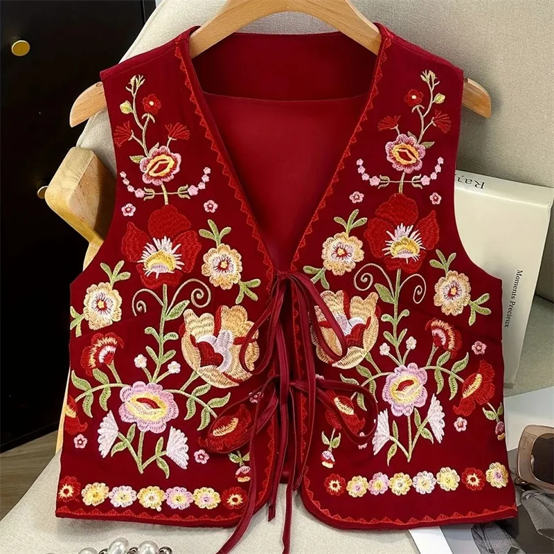 2026 New Chinese Style Embroidered Vest Women Spring Summer Paired Retro Heavy Industry Embroidered Sleeveless Vest Jacket
2026 New Chinese Style Embroidered Vest Women Spring Summer Paired Retro Heavy Industry Embroidered Sleeveless Vest Jacket