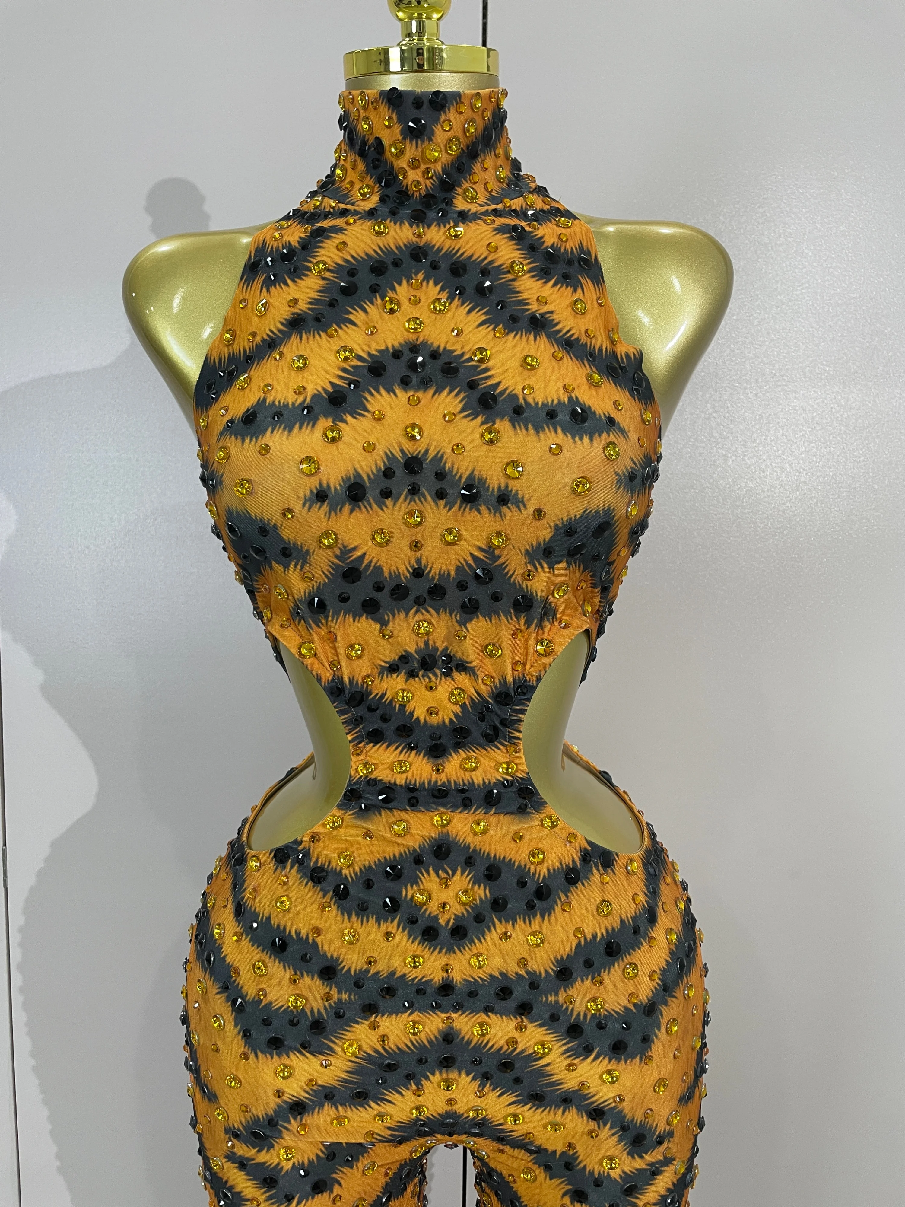 Sexy Sparkly Rhinestone Tiger Pattern Tight Fitting Stretch Jumpsuit Celebrity Evening Party Nightclub Stage Performance Outfit
Sexy Sparkly Rhinestone Tiger Pattern Tight Fitting Stretch Jumpsuit Celebrity Evening Party Nightclub Stage Performance Outfit