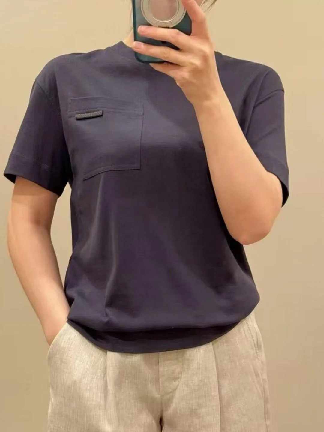 Casual Comfortable round Neck Short Sleeve T-Shirt Women's Loose Straight Cut Front Pocket Beaded Versatile Top Pure Color
Casual Comfortable round Neck Short Sleeve T-Shirt Women's Loose Straight Cut Front Pocket Beaded Versatile Top Pure Color