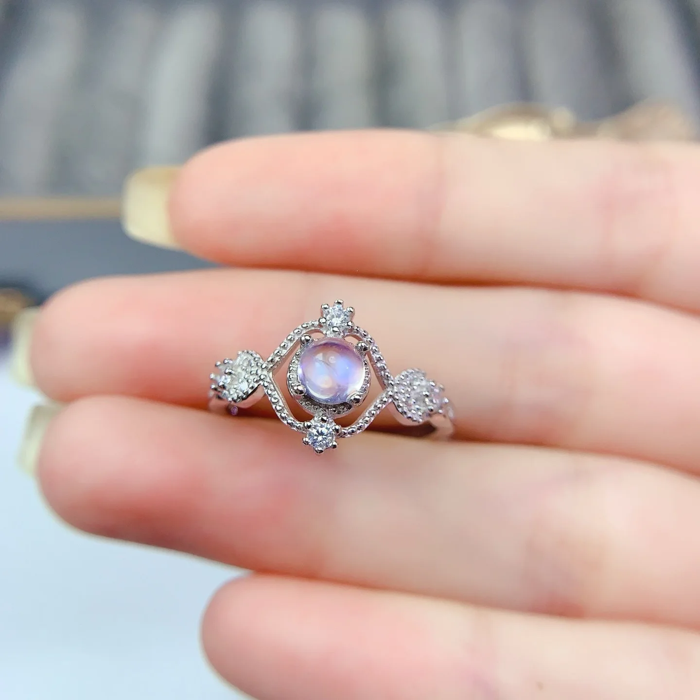 5mm Natural Moonstone/Garnet/Olivine Ring S925 Sterling Silver Certificate Fine Fashion Simple Design Charm Jewelry for Women
5mm Natural Moonstone/Garnet/Olivine Ring S925 Sterling Silver Certificate Fine Fashion Simple Design Charm Jewelry for Women