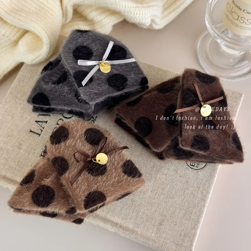 Hair Claw Triangle Polka Dot Plush Large Non Slip Comfortable Premium Versatile Back Head Updo Holder Women Autumn Winter
Hair Claw Triangle Polka Dot Plush Large Non Slip Comfortable Premium Versatile Back Head Updo Holder Women Autumn Winter
