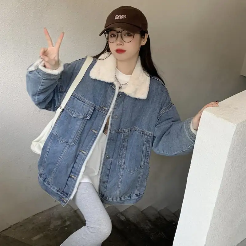 2024 Winter New Women Denim Patchwork Outwear Fleece-Lined Warm Solid Color Design Sense Retro Jacket T559
2024 Winter New Women Denim Patchwork Outwear Fleece-Lined Warm Solid Color Design Sense Retro Jacket T559