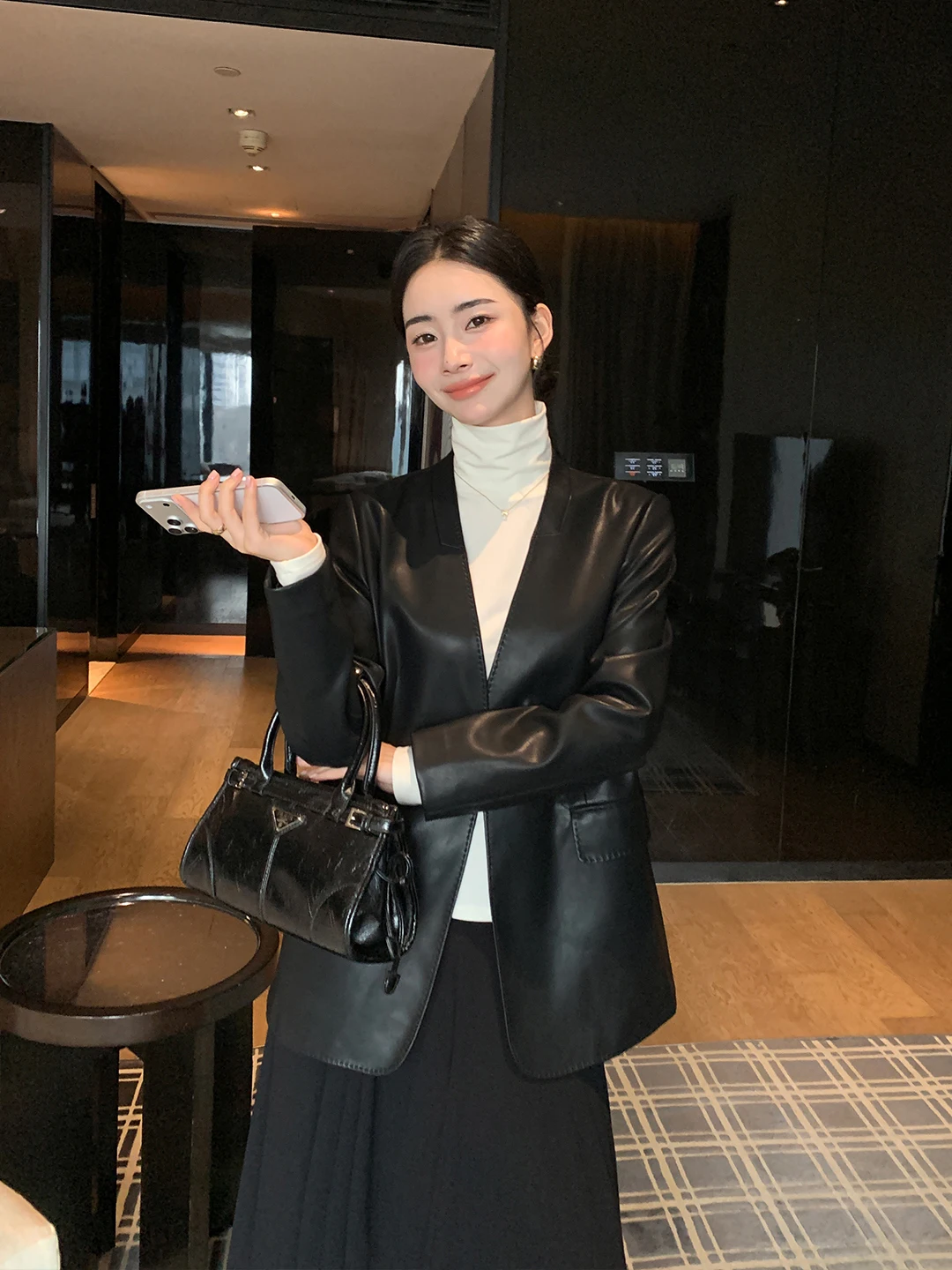 Maven Lin Vintage PU Leather Jaet Women's Casual Sle Long Sve V-Ne Waist-Cinched Coat Regular Length Cotton Blend
Maven Lin Vintage PU Leather Jaet Women's Casual Sle Long Sve V-Ne Waist-Cinched Coat Regular Length Cotton Blend