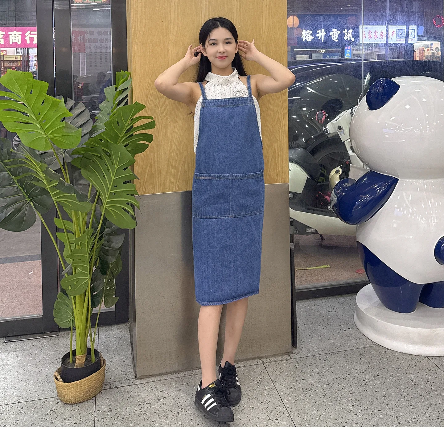 Korean Style Fashion Washed Denim Apron,Sleeveless Apron for Adult Men and Women,Oil Dust Resistant Work Aprons,Waterproof Apron
Korean Style Fashion Washed Denim Apron,Sleeveless Apron for Adult Men and Women,Oil Dust Resistant Work Aprons,Waterproof Apron