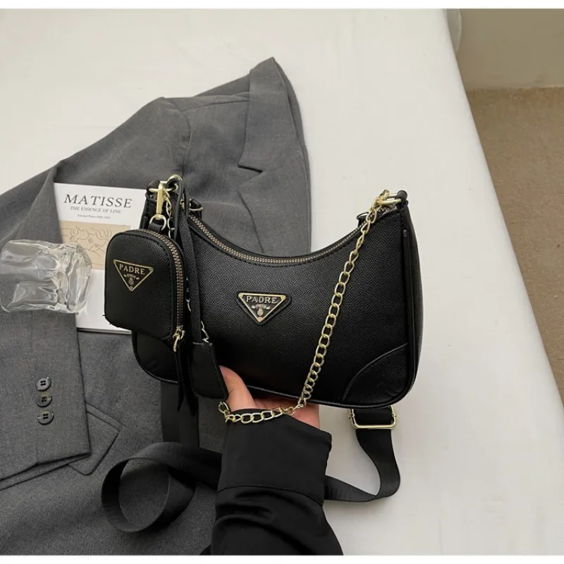 2026 Designer style bag popular vintage high-end crossbody bag with classic chain strap single shoulder strap across the armpit
2026 Designer style bag popular vintage high-end crossbody bag with classic chain strap single shoulder strap across the armpit