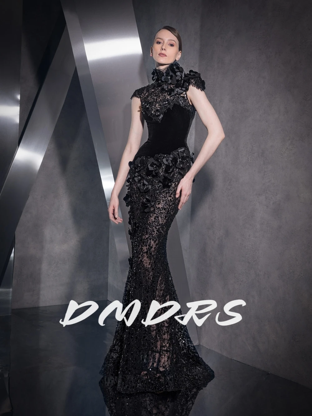 Black Flowers Velvet Bodice Evening Dress Stylish Mermaid Beaded Customized Cocktail Gown Intricate High Neckline Prom Wear
Black Flowers Velvet Bodice Evening Dress Stylish Mermaid Beaded Customized Cocktail Gown Intricate High Neckline Prom Wear