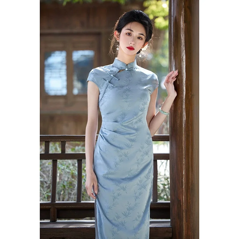 Новинка весны/лета 202, синее платье Cheongsam с принтом, с коротким рукавом, длинное улучшенное двухслойное платье Qipao для девочек
Новинка весны/лета 202, синее платье Cheongsam с принтом, с коротким рукавом, длинное улучшенное двухслойное платье Qipao для девочек