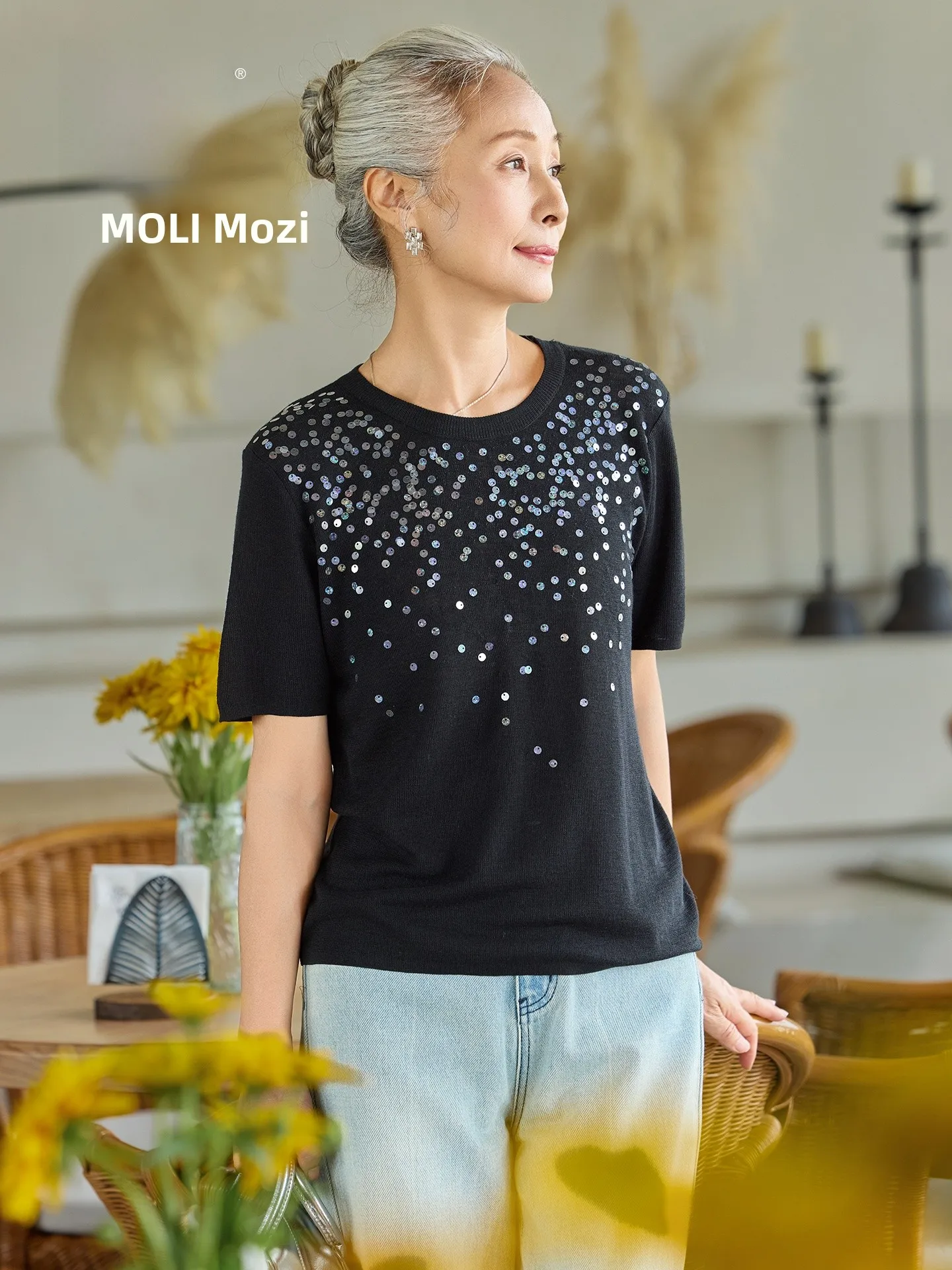 Shiny Sequin Knitted Short Sleeve T-Shirt for Middle-Aged And Elderly Women Breathable Polyester Fiber round Neck Casual Top
Shiny Sequin Knitted Short Sleeve T-Shirt for Middle-Aged And Elderly Women Breathable Polyester Fiber round Neck Casual Top