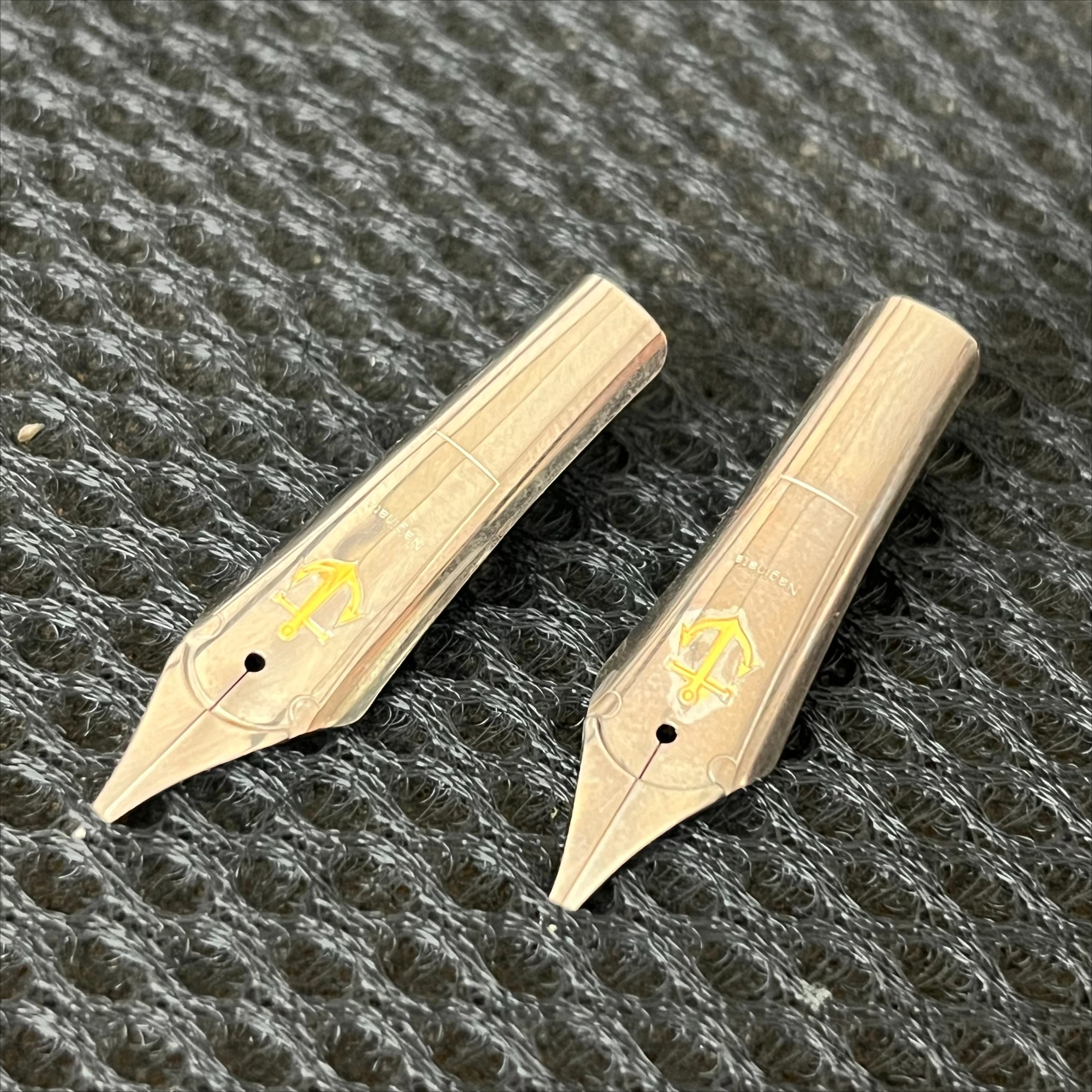 Long Blade Silver/Golden Big Size Long Knife Fountain Pen Nib 1.6MM 2.0MM 30.MM Nibs Hand Pushed Tip Double-layer Pen
Long Blade Silver/Golden Big Size Long Knife Fountain Pen Nib 1.6MM 2.0MM 30.MM Nibs Hand Pushed Tip Double-layer Pen