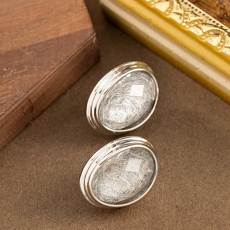 Fashionable, exquisite and fresh geometric oval resin stud earrings, light luxury and high-end commuting style earrings
Fashionable, exquisite and fresh geometric oval resin stud earrings, light luxury and high-end commuting style earrings