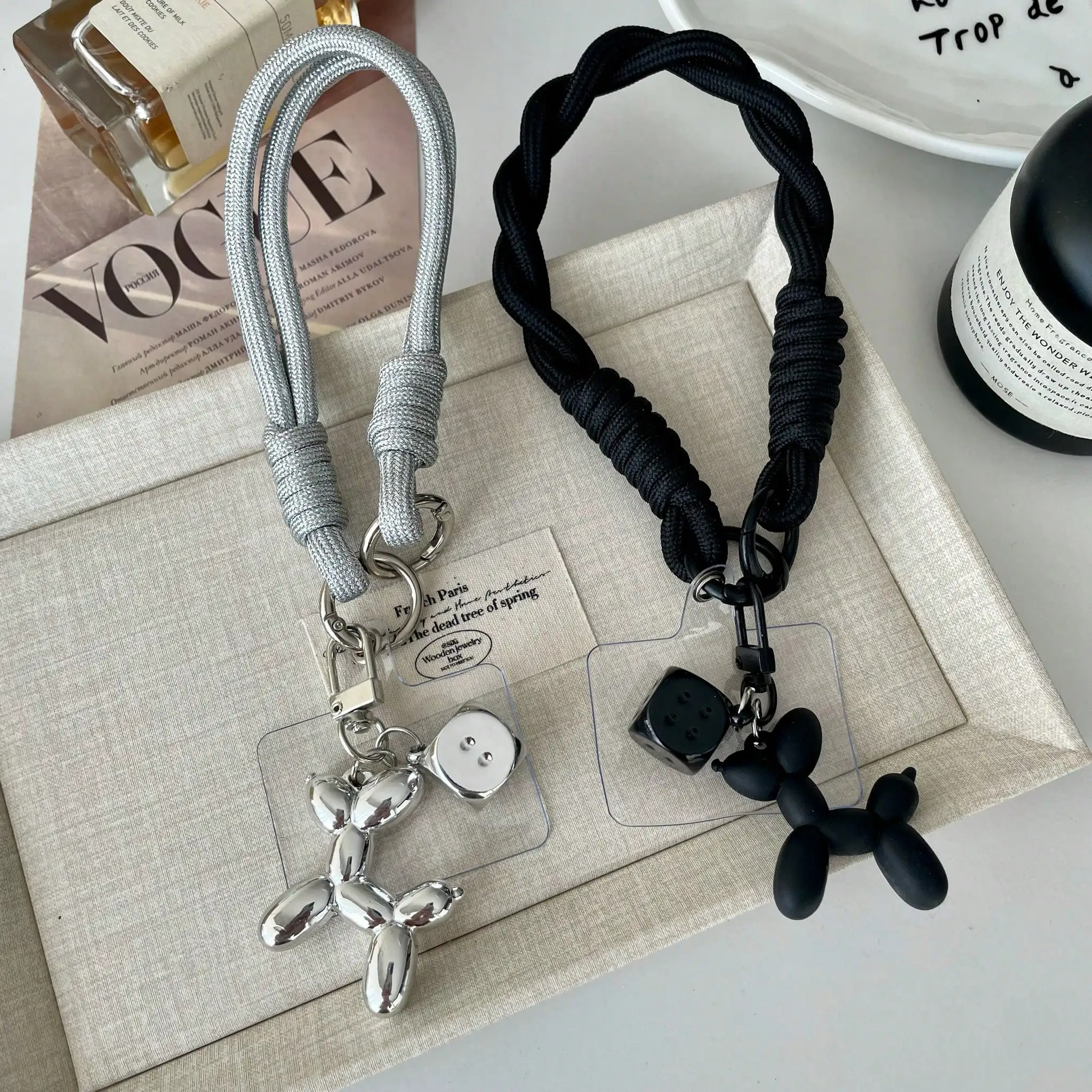 1pc/2pcs Dice Balloon Dog Phone Lanyard Wristband, Cute Phone Strap With Rope, Phone Charm Strap, Suitable For Universal Phone Cases DIY Detachable Pad, Unisex Portable Anti-Lost Anti-Drop Wrist Strap, Keychain
1pc/2pcs Dice Balloon Dog Phone Lanyard Wristband, Cute Phone Strap With Rope, Phone Charm Strap, Suitable For Universal Phone Cases DIY Detachable Pad, Unisex Portable Anti-Lost Anti-Drop Wrist Strap, Keychain