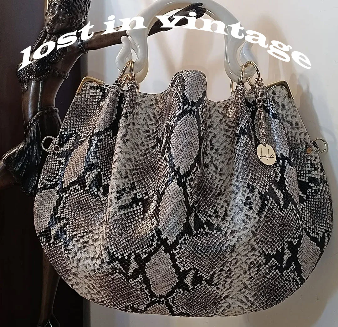 Lost in Vintage Texture Leather of Pythons Artificial Leather Bag with Double Handles in Turtle Metal Accessories Serpenti Purse
Lost in Vintage Texture Leather of Pythons Artificial Leather Bag with Double Handles in Turtle Metal Accessories Serpenti Purse