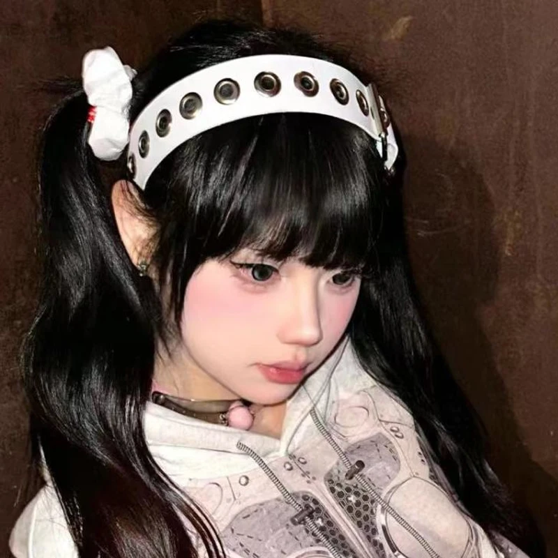 Широкая кожаная повязка на голову с пряжкой в стиле субкультур: стимпанк, панк, Y2K, рок, дарк-готика. Обруч для волос с вырезами, головной убор для косплея.
Широкая кожаная повязка на голову с пряжкой в стиле субкультур: стимпанк, панк, Y2K, рок, дарк-готика. Обруч для волос с вырезами, головной убор для косплея.