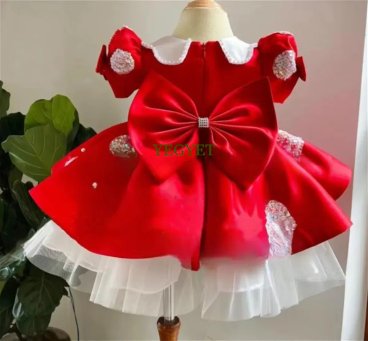 CustomizedCute Red Satin Tiered Tulle Baby Girl Dress for Birthday Short Puff Sleeve Pearls Decoration First Communion Dress 12M
CustomizedCute Red Satin Tiered Tulle Baby Girl Dress for Birthday Short Puff Sleeve Pearls Decoration First Communion Dress 12M