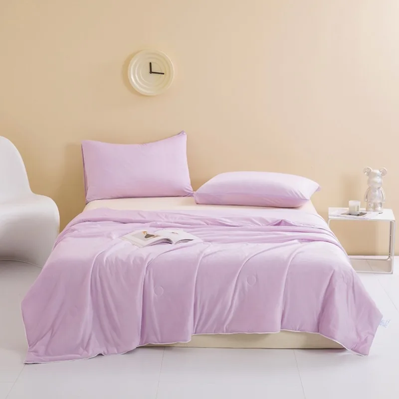 2025 new class A mica cooling silk summer quilt can be machine washed with water, summer cool quilt without pillowcase 
2025 new class A mica cooling silk summer quilt can be machine washed with water, summer cool quilt without pillowcase