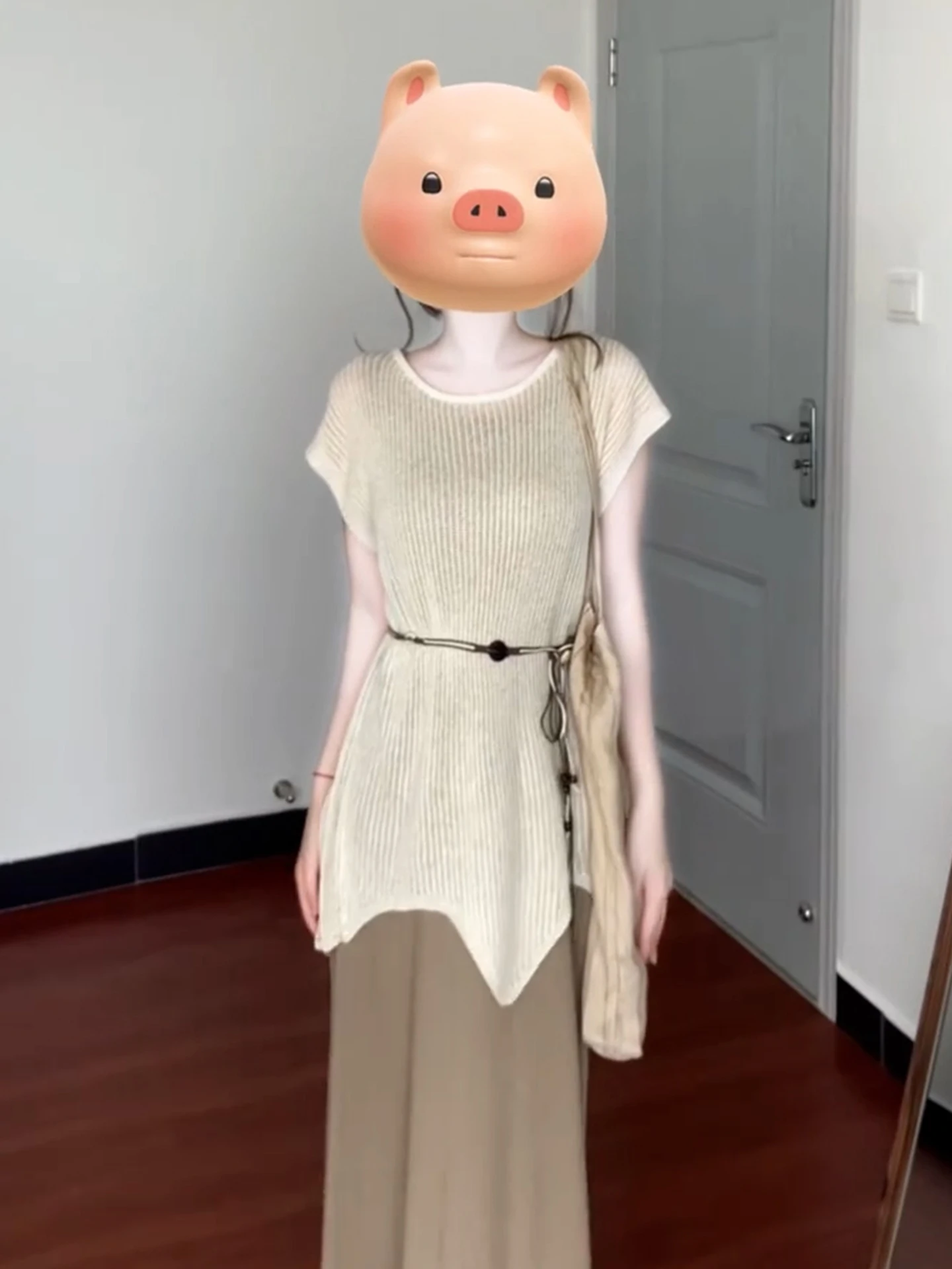 Stunning Summer Hollow out Women's Dr Set Svel Beautiful Long Skirt Top Bot Two Piece Suit Faionable Spring Wear
Stunning Summer Hollow out Women's Dr Set Svel Beautiful Long Skirt Top Bot Two Piece Suit Faionable Spring Wear