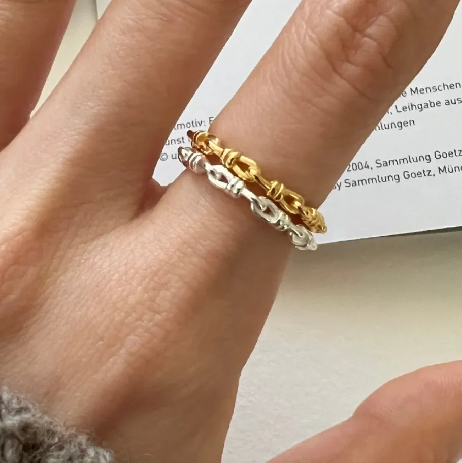 Женские кольца из серебра S925 пробы в форме полых интерьерных изделий, Простые Модные кольца в ретро стиле, искусственные винты с резьбой
Женские кольца из серебра S925 пробы в форме полых интерьерных изделий, Простые Модные кольца в ретро стиле, искусственные винты с резьбой