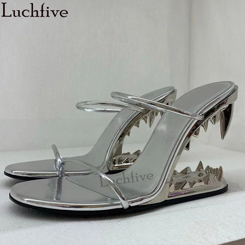 Summer New Toothed Shark Mouth High Heel Slippers Women Fashion Peculiar Mule ladies Sexy Luxury Designer Brand Slippers 2023
Summer New Toothed Shark Mouth High Heel Slippers Women Fashion Peculiar Mule ladies Sexy Luxury Designer Brand Slippers 2023