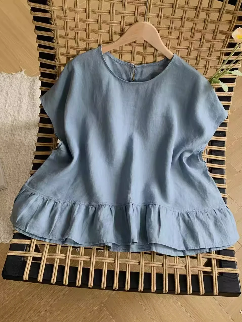 Summer 2025 Loose Cotton Linen ort Sve Women's Vest with Lace Trim Pure Color Top Commute Sle Faion Trend
Summer 2025 Loose Cotton Linen ort Sve Women's Vest with Lace Trim Pure Color Top Commute Sle Faion Trend