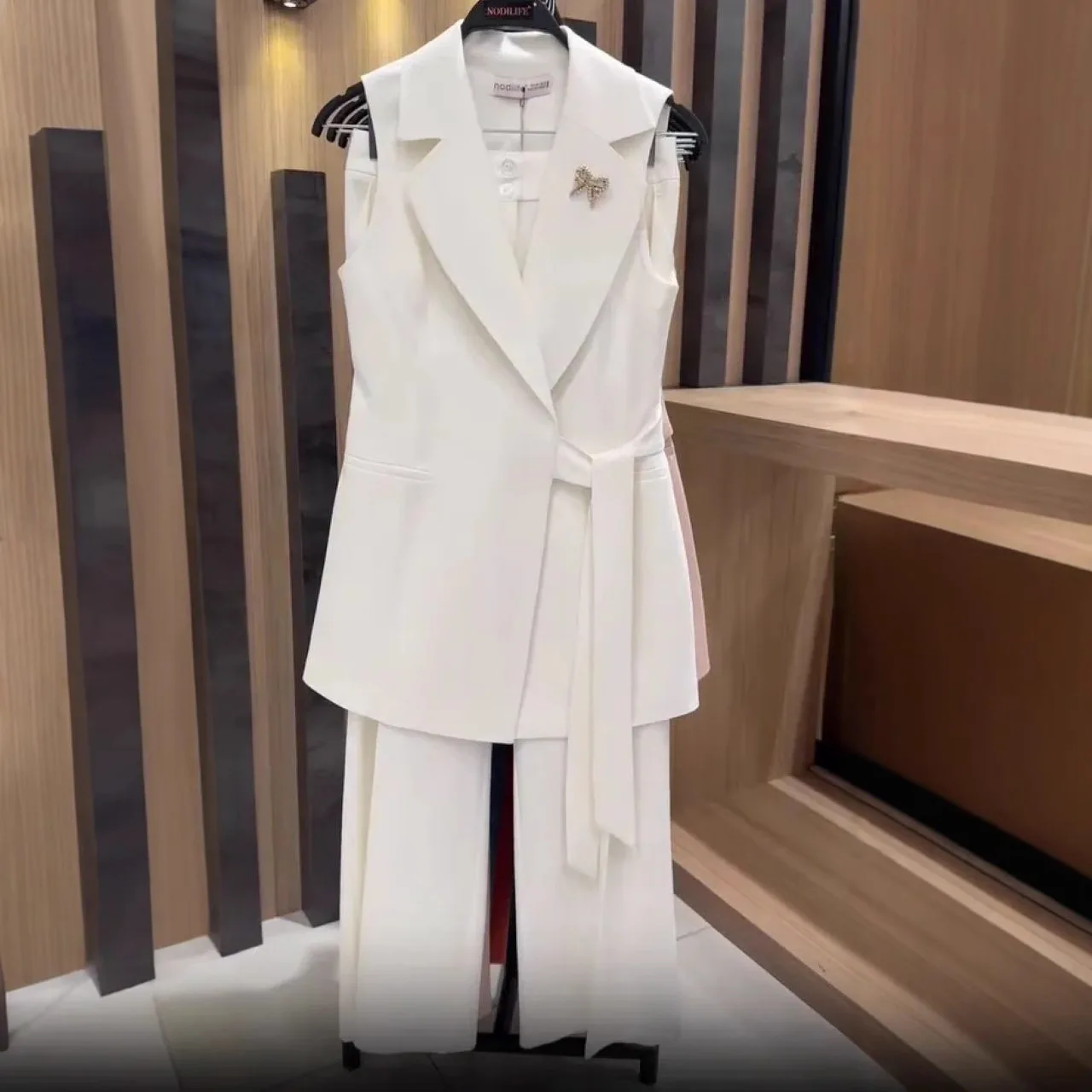 New Fashion Lace-up Sleeveless Cardigan + Wide-leg Pants Two-piece Sets Women Summer Casual Loose Top And Pants Suit For Women
New Fashion Lace-up Sleeveless Cardigan + Wide-leg Pants Two-piece Sets Women Summer Casual Loose Top And Pants Suit For Women