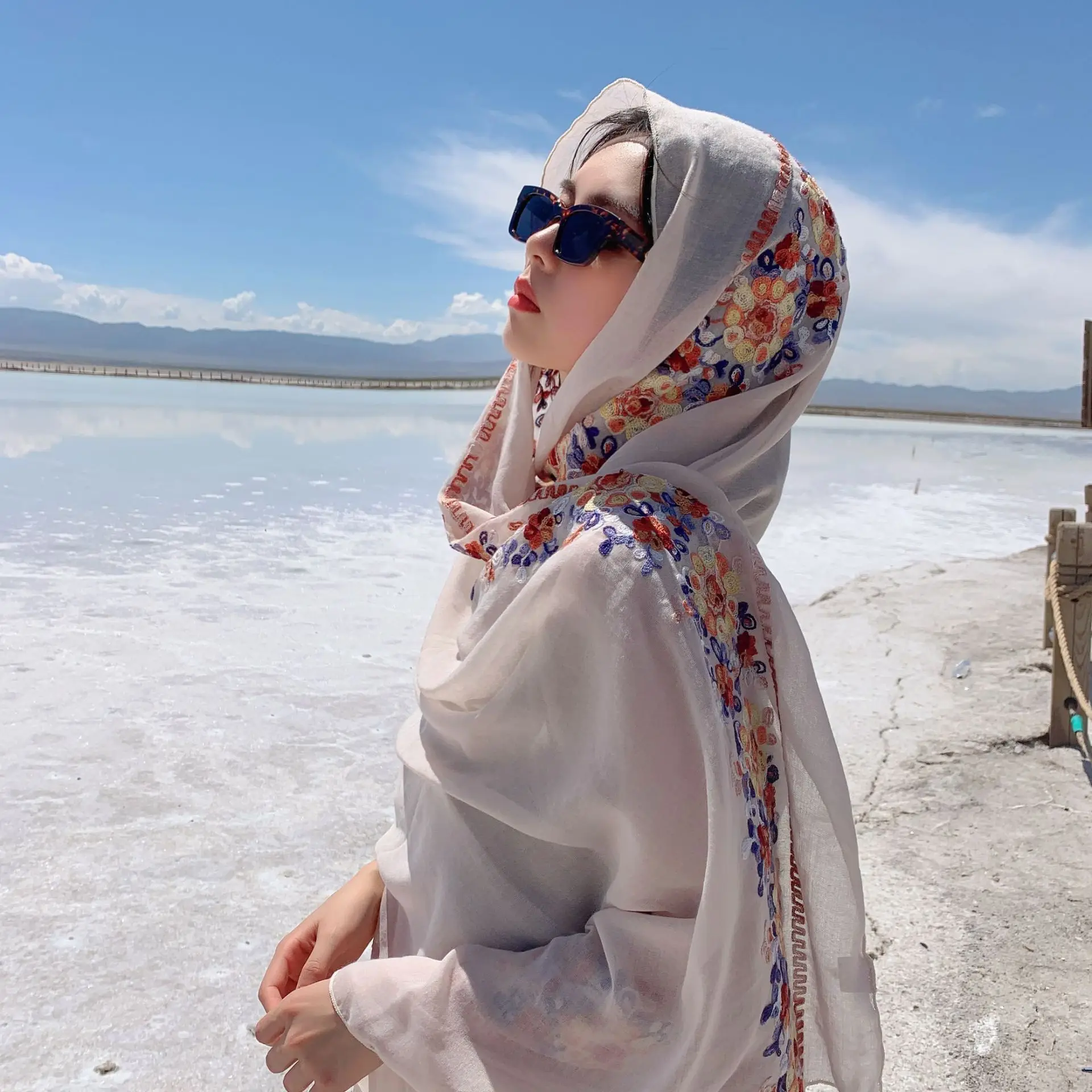 Women Shawl Travel Embroidery Retro Cotton Linen Hijab Sun Protection Warmth Sunshade Beach Cape Desert Cape Bohemian Scarf
Women Shawl Travel Embroidery Retro Cotton Linen Hijab Sun Protection Warmth Sunshade Beach Cape Desert Cape Bohemian Scarf