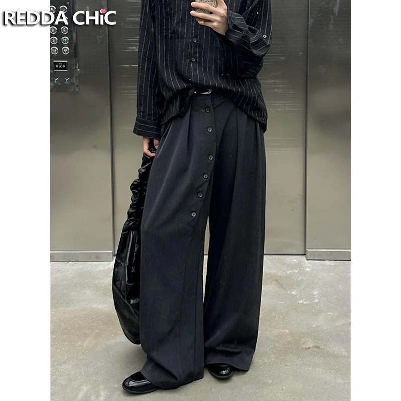 REDDACHIC однотонные брюки с нерегулярными пуговицами, мужские винтажные черные плиссированные длинные брюки с широкими штанинами и драпировкой, офисная рабочая повседневная одежда
REDDACHIC однотонные брюки с нерегулярными пуговицами, мужские винтажные черные плиссированные длинные брюки с широкими штанинами и драпировкой, офисная рабочая повседневная одежда